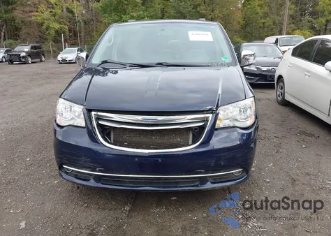 2015 Chrysler Town & Country Touring-L z USA, uszkodzony, nr VIN 2C4RC1CG8FR727656